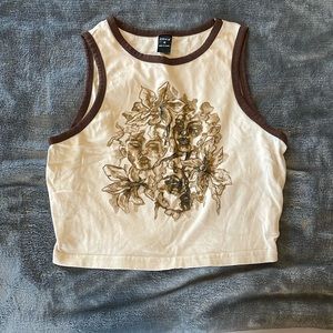 Junior’s graphic cropped tank top